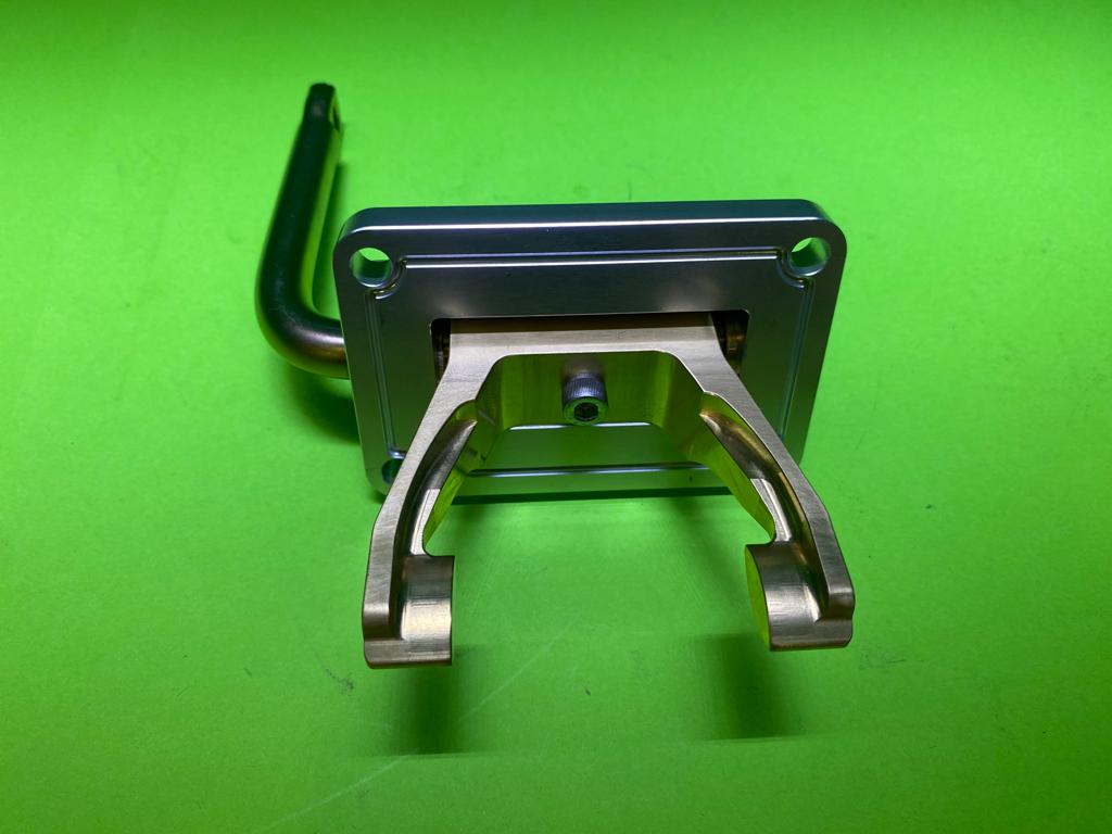 Fork and lever cap assembly bushed billet housing brass insert – black AM1040B or silver AM1040S