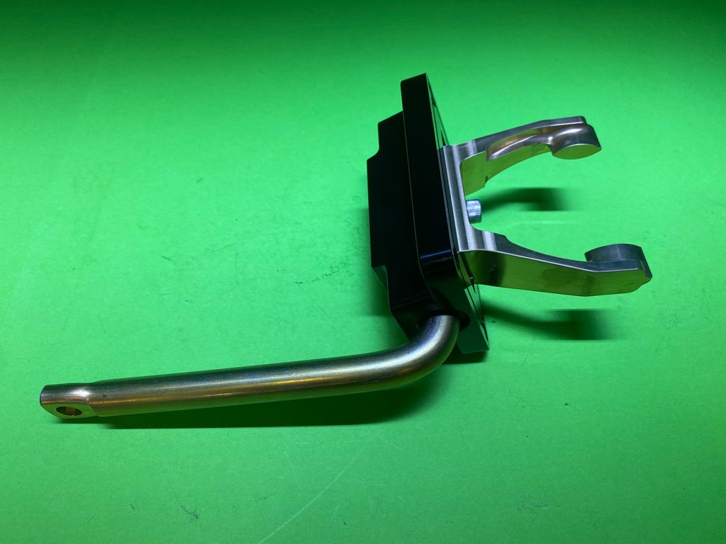 Fork and lever cap assembly bushed billet housing brass insert – black AM1040B or silver AM1040S