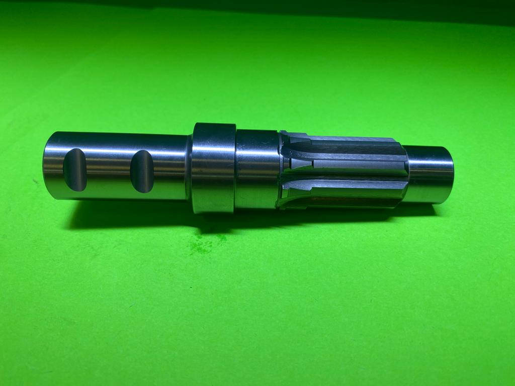 Spline shaft 1 1/8 inch output, 9 spline, 163mm with hardened bearing race – AM1043